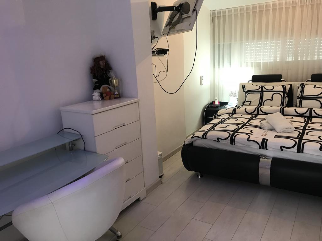 Charming Unit With Pool And Great Amenities Apartment Rishon Leziyyon Exterior photo